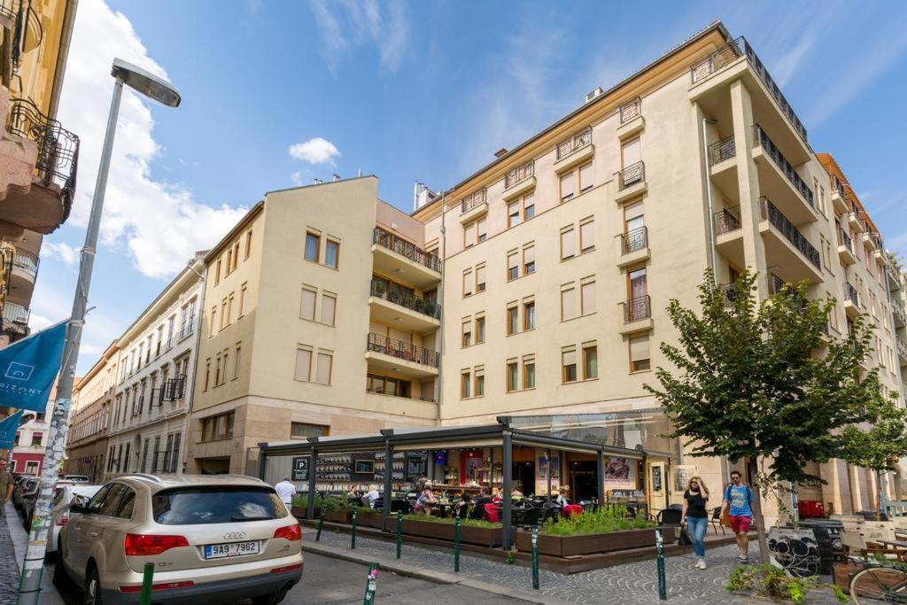 Apartamento Space In Gozsdu Budapest Exterior foto